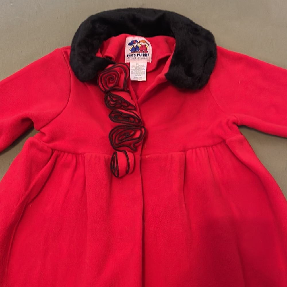 PETE’S PARTNER  red color w Black faux fur collar & sleeves size 6” Girls  Coat